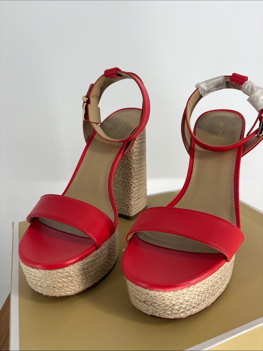 New Michael Kors Red LeatherAshton Platform size 8 Retial $ 155 - Picture 6 of 8